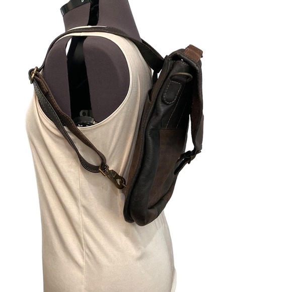 Leather Messenger Bag Color Brown Bag/Backpack Sz 14”x14”x3.5” 1 Button 1Pocket - Picture 2 of 15